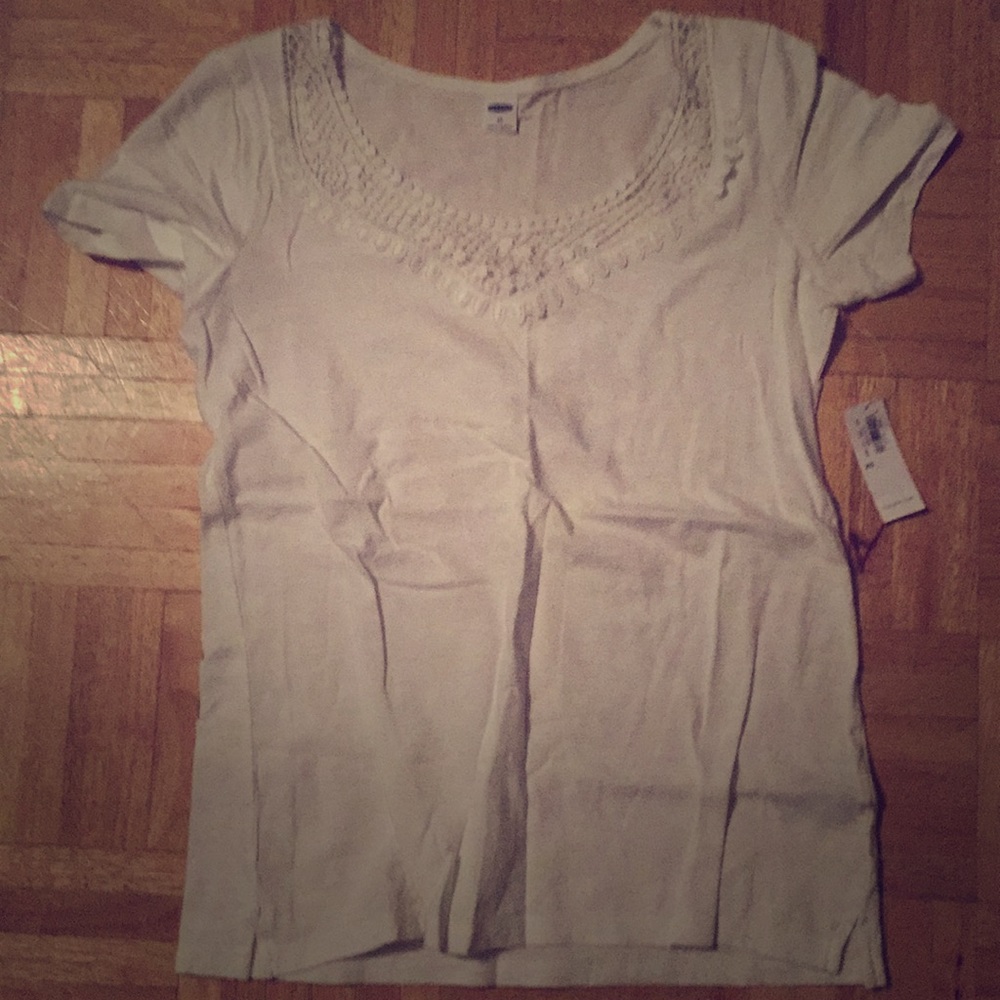 White T-shirt with lace trim